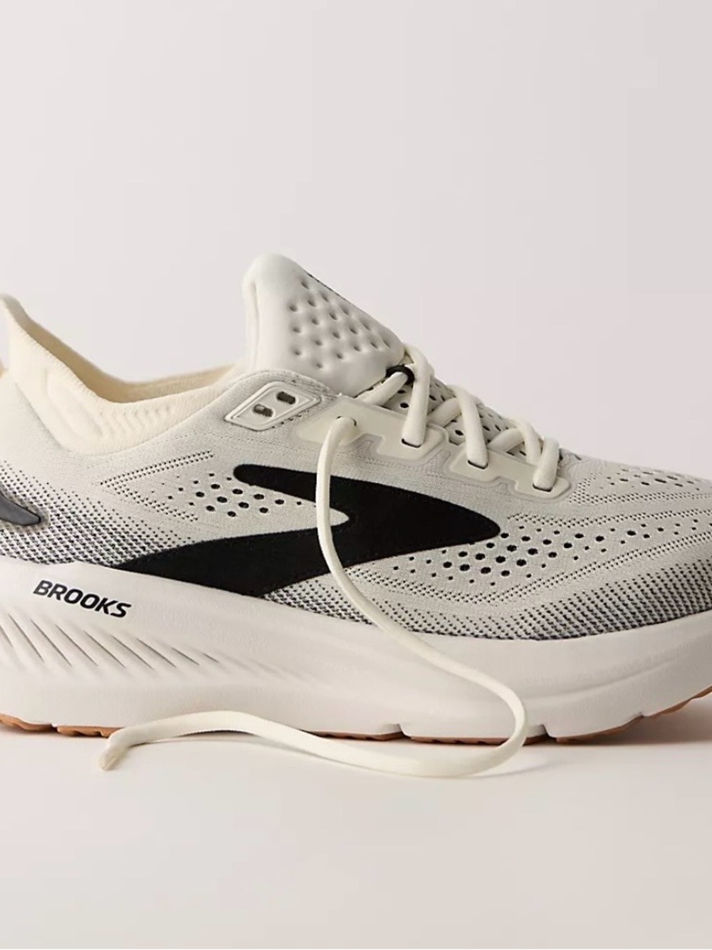 Brooks Glycerin 23 in white/black/biscuit Women’s sz 7.5 Wide - Picture 2 of 3